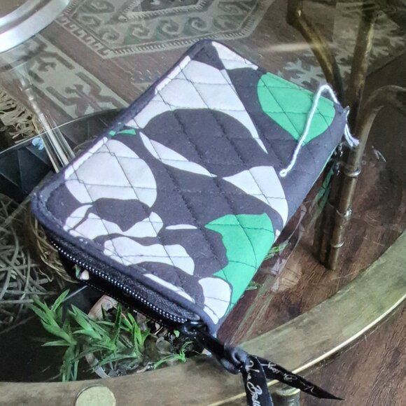 Vera Bradley Zip organizer/wallet.   New. - Picture 6 of 6